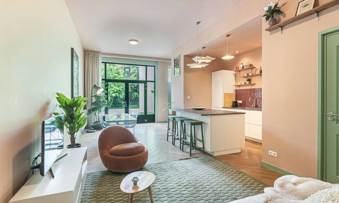 Weesperzijde Apartment | Stylish apartment next to the Amstel river -Unit B
