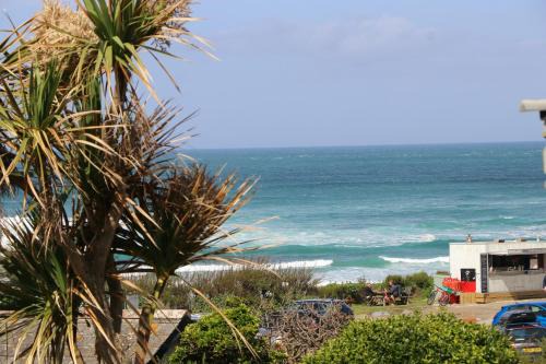 Treyarnon Apartment | STYLISH, BEACHSIDE apartment, sea views