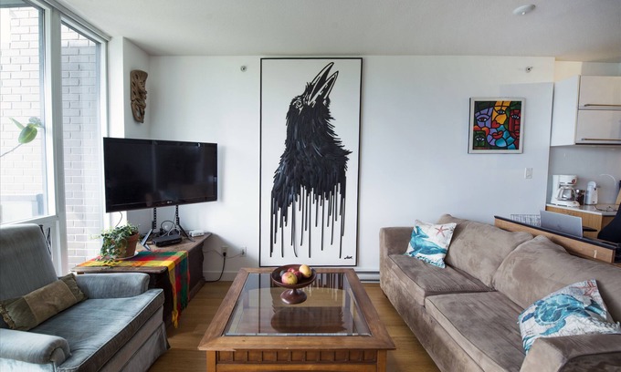 Crosstown Condo | Stylish, Bright, Chinatown Condo, w/secure parking, pet ok, view, self-check-in.