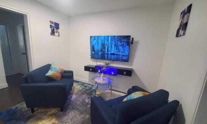 Washington Apartment | Stylish Chic Suite FREE PKG Extended Stays Welcome