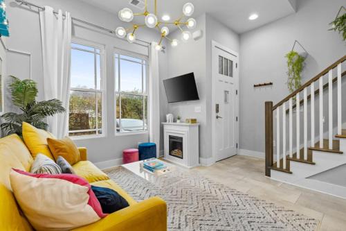 Hadley - Washington Apartment | Stylish City Heights Townhome