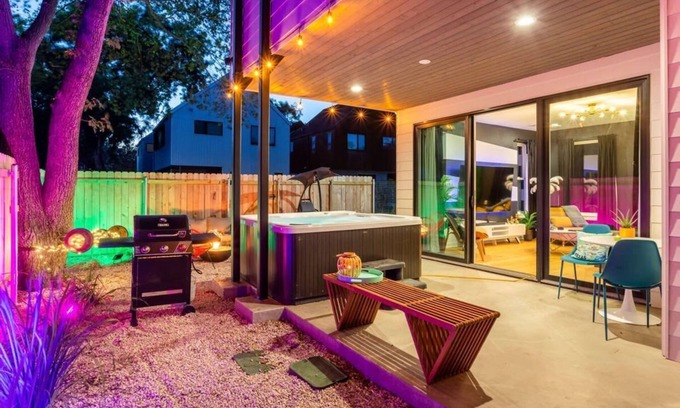 Govalle House | Stylish Clubhouse Retreat w/Hot Tub near Downtown
