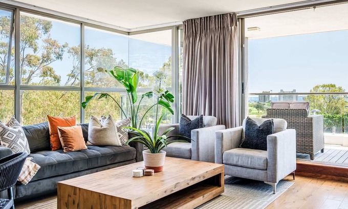 Green Point Apartment | Stylish Comfort at the Luxurious Tramonto