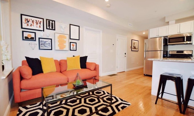 Highland Park Condo | Stylish, Comfortable Luxury Near T
