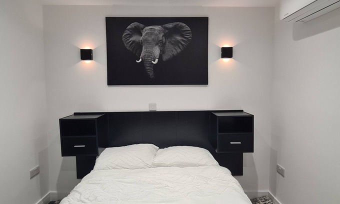 Coalpit Heath Apartment | Stylish contemporary studio apartment in the heart of Yate Bristol