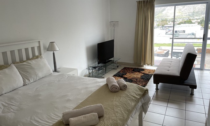 Kalk Bay Apartment | Stylish & Convenient Apartment 304