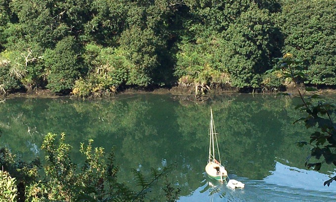 Helford Cottage | Stylish Cornish waterside cottage on the SW coast path