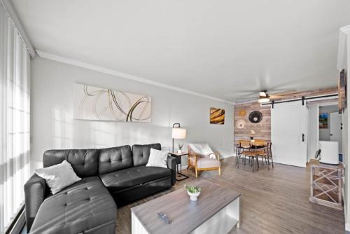 Ferndale Apartment | Stylish cozy 1 Bedroom Apartment in Ferndale MI