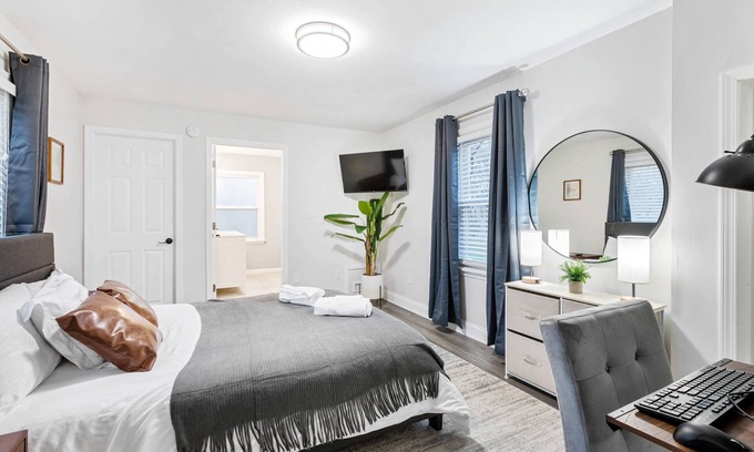Livonia House | Stylish, Cute & Homey Livonia Getaway