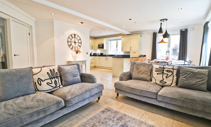 Constantine Bay Apartment | Stylish dog friendly apartment, patio garden, by the beach