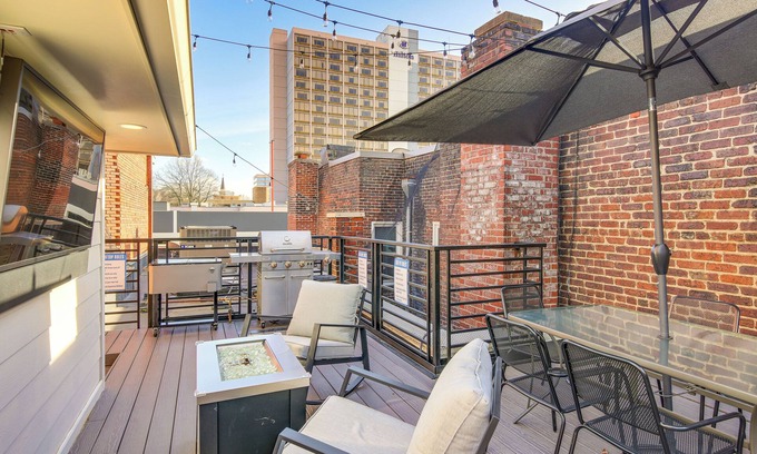 Downtown Knoxville Condo | Stylish Dtwn Knoxville Condo w/Rooftop Deck!