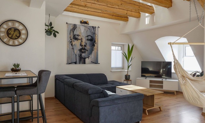 Mering Apartment | Stylish & family friendly maisonette flat | 20 min from Munich