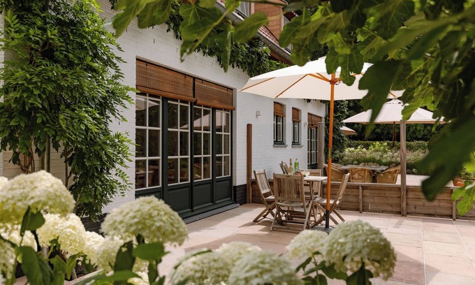 Sint-Andries Villa | Stylish Guest Rooms: Free Bikes, Terrace & Parking