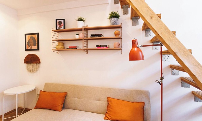 Rudolfsheim-Funfhaus Apartment | Stylish Haven - Near Yppenplatz and Brunnenmarkt