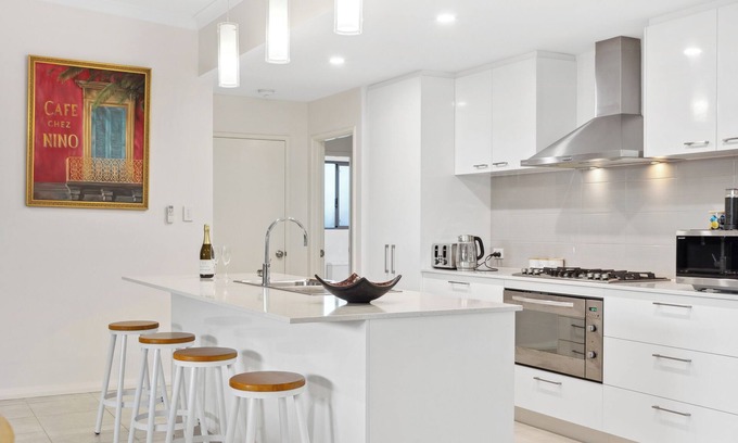 Wannanup House | Stylish Home in Wannanup – Close to Estuary & Beach - MIDDAY CHECK OUT
