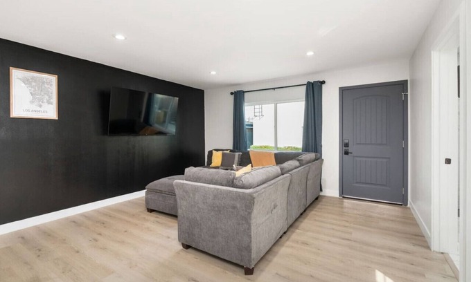 Montebello House | Stylish home near LA and OC