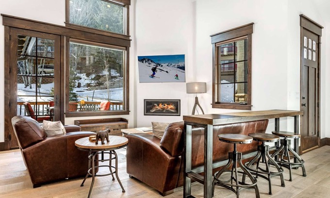 Avon House | Stylish Home with Hot Tub - Fit the Whole Family for Perfect Getaway this Fall or Winter!