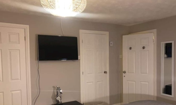 Hereford House | Stylish House 4 beds Jacuzzi Gym fast Wi-Fi Parking