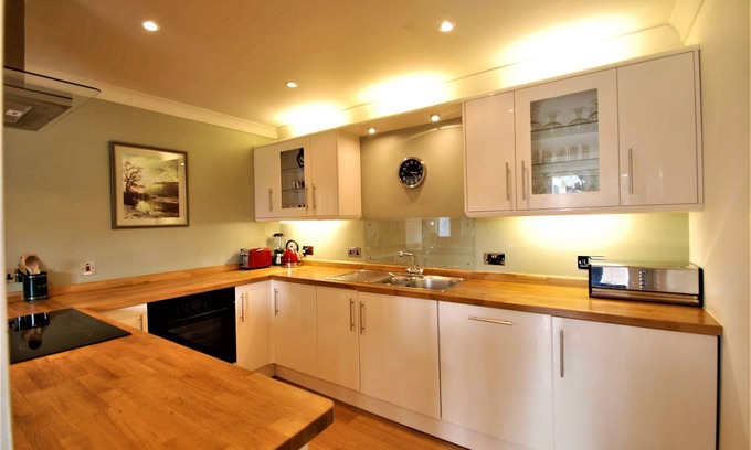 Dwygyfylchi House | Stylish house, sea & mountain views, perfect for families, 5 mins drive to beach