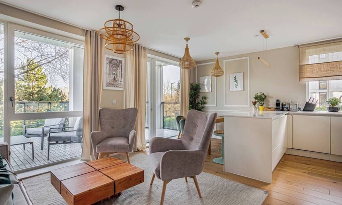 Uxbridge North Apartment | Stylish Japandi-Inspired 2-Bedroom Home with Terrace, Parking & EV Charger.