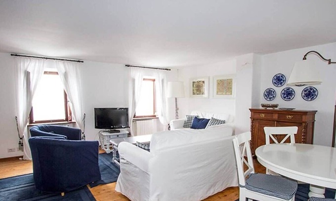 Campagnano di Roma Apartment | Stylish Lake Maggiore apartment with lake views