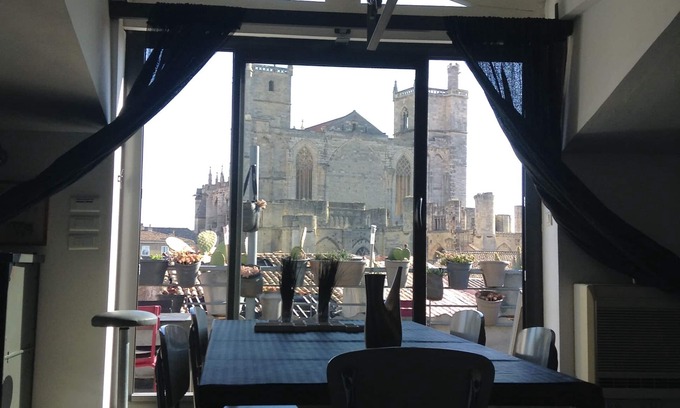 Cite Apartment | Stylish loft in the centre of Narbonne. View of the cathedral. Quality services