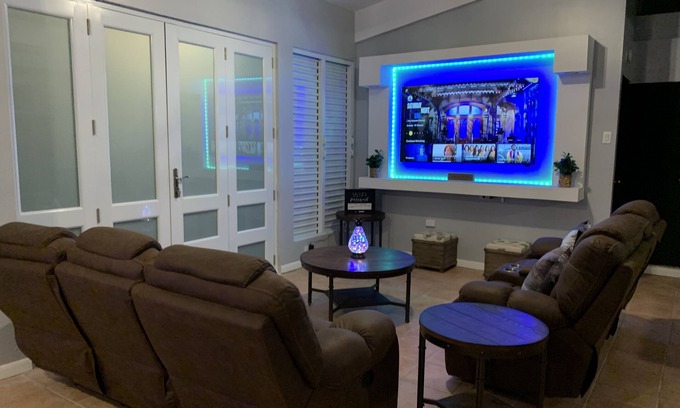 La Pared Condo | Stylish Luxe Condo-Steps to Beach w-3B/3B+4 Beds+Game Room