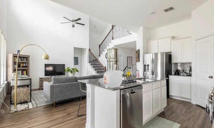 Manchaca House | Stylish & Modern Austin Home with Yard & Gated Community Pool