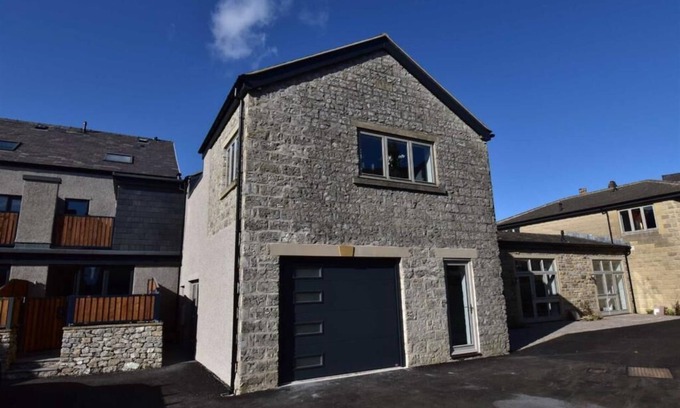 Taddington House | Stylish Modern Buxton Town House