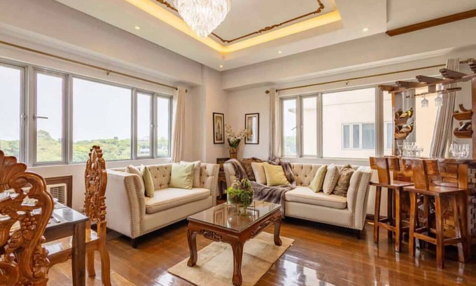 Pinagsama Condo | Stylish & Modern Condo in McKinley Morgan Suites