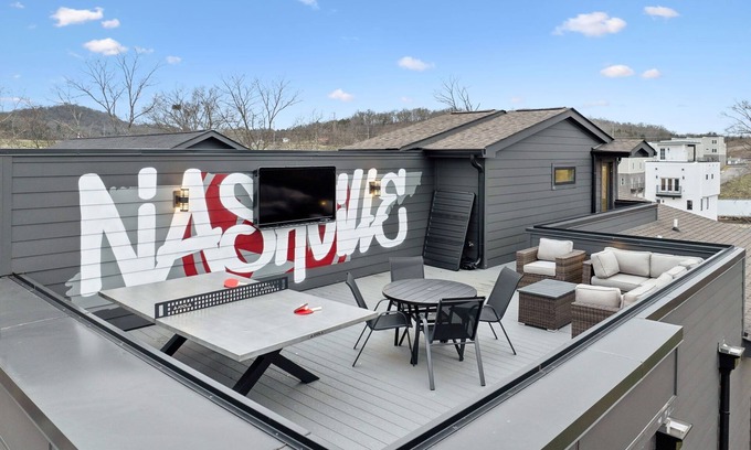 Haynes Area House | Stylish Multi-Level Retreat | Rooftop & Pool Table