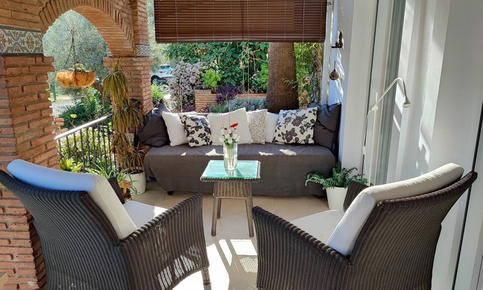Coin Apartment | Stylish new 2 bedroom apartment (both ensuite) in a privileged rural setting.