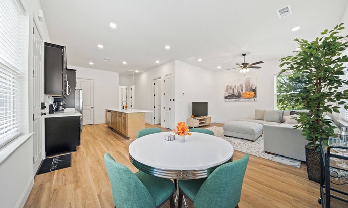 Memphis House | Stylish new build 2BR/2BA getaway w/gated parking