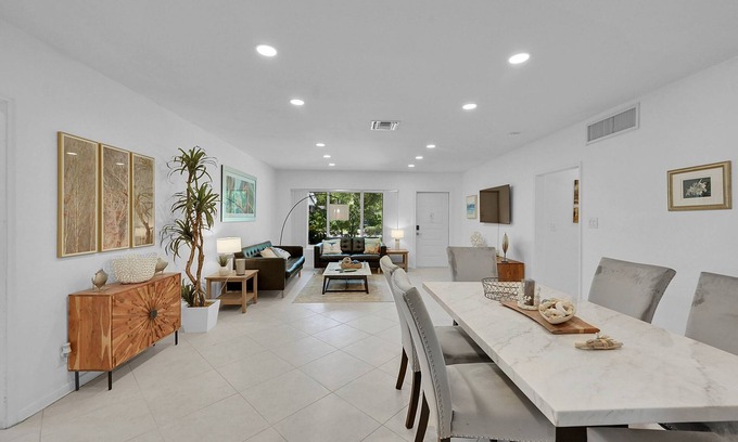 Beachway Estates House | Stylish Oasis: Near Attractions, Newly Renovated Home with Modern Amenities, Family and Dog-Friendly