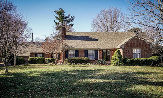 Northfield House | Stylish & Perfect for DERBY close to dining, shopping w/NEW POOL