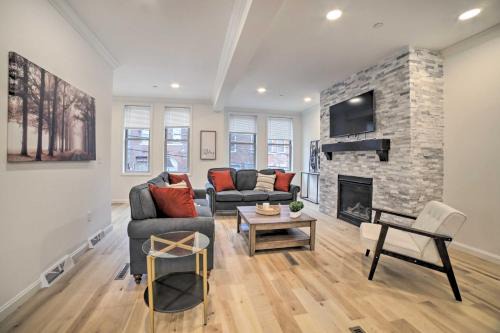 Central Northside House | Stylish Pittsburgh Townhouse with City Views!