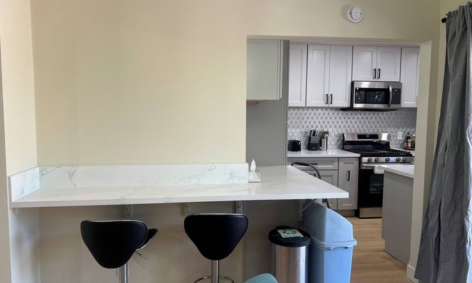 North Arroyo House | Stylish/Renovated 3B2BA Retreat