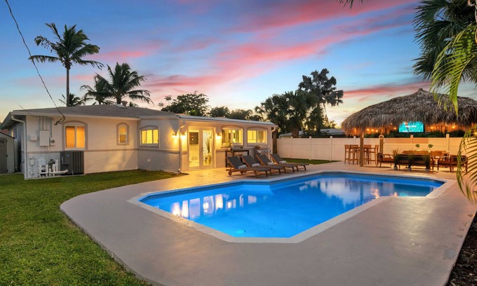 Melaleuca Gardens House | Stylish & Renovated 4BR W/Tiki + Heated Pool