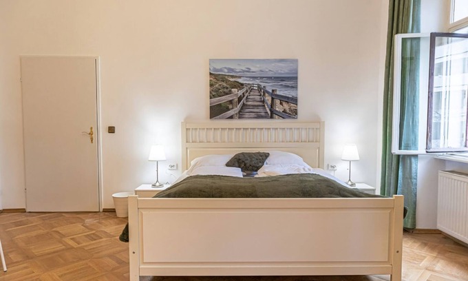 Matzleinsdorf Apartment | Stylish Room in Shared Apartment for 4, Near Downtown
