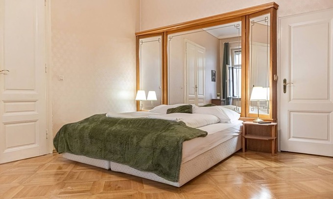 Matzleinsdorf Apartment | Stylish Room in Shared Apartment Near Downtown