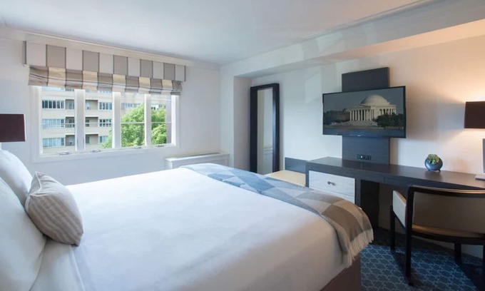 Kalorama Heights Hotel | Stylish Room, Minutes to George Washington University, Pets Are Allowed!