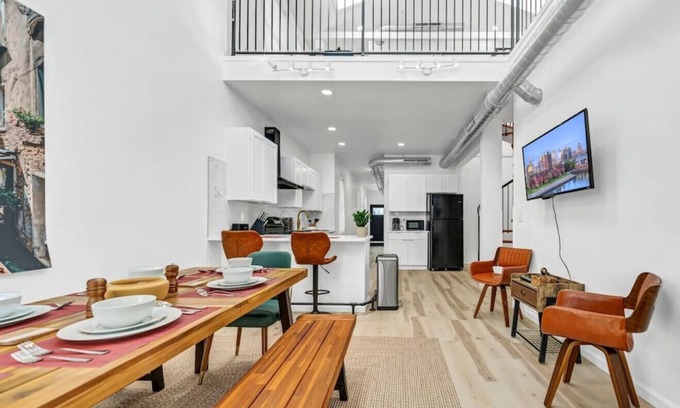 Front Park House | Stylish & Roomy Full House Dtwn