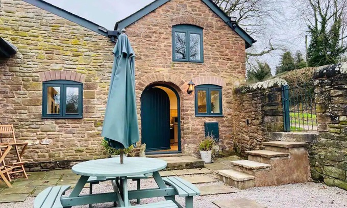 Monmouth Cottage | Stylish & Rural - 3 Bedroom Country Cottage