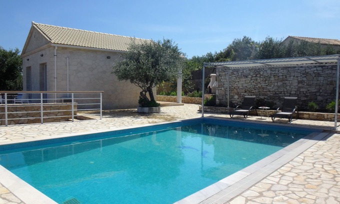 Katsimatika Villa | Stylish Seaside Villa for two