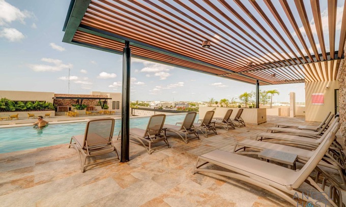Centro Condo | Stylish Stay | Gym | Pools | Close to Beach & 5th