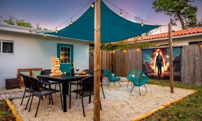 Central Oakland Park House | Stylish Studio Close to Downtown & Beach