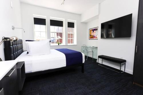 Fenway–Kenmore Apartment | Stylish Studio in Historic Boston - Unit #406