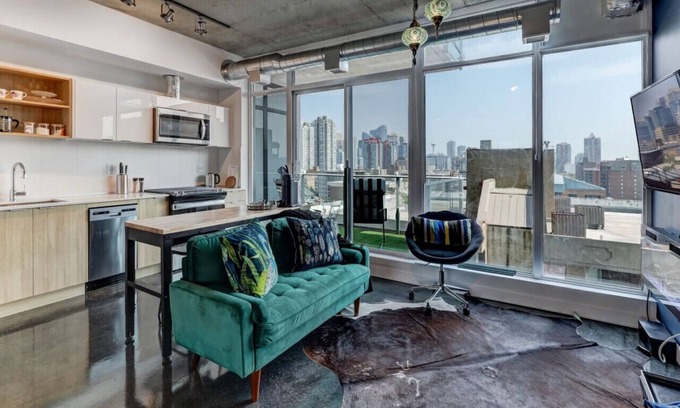Connaught Condo | Stylish Studio: Skyline Views & Luxe Comforts