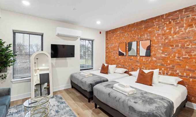 North Philadelphia West Apartment | Stylish Studio Sleeps Four | 10 mins to DT (B)
