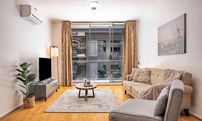 Sydney Central Business District Apartment | Stylish Studio With Pool & Gym in Heart of Sydney